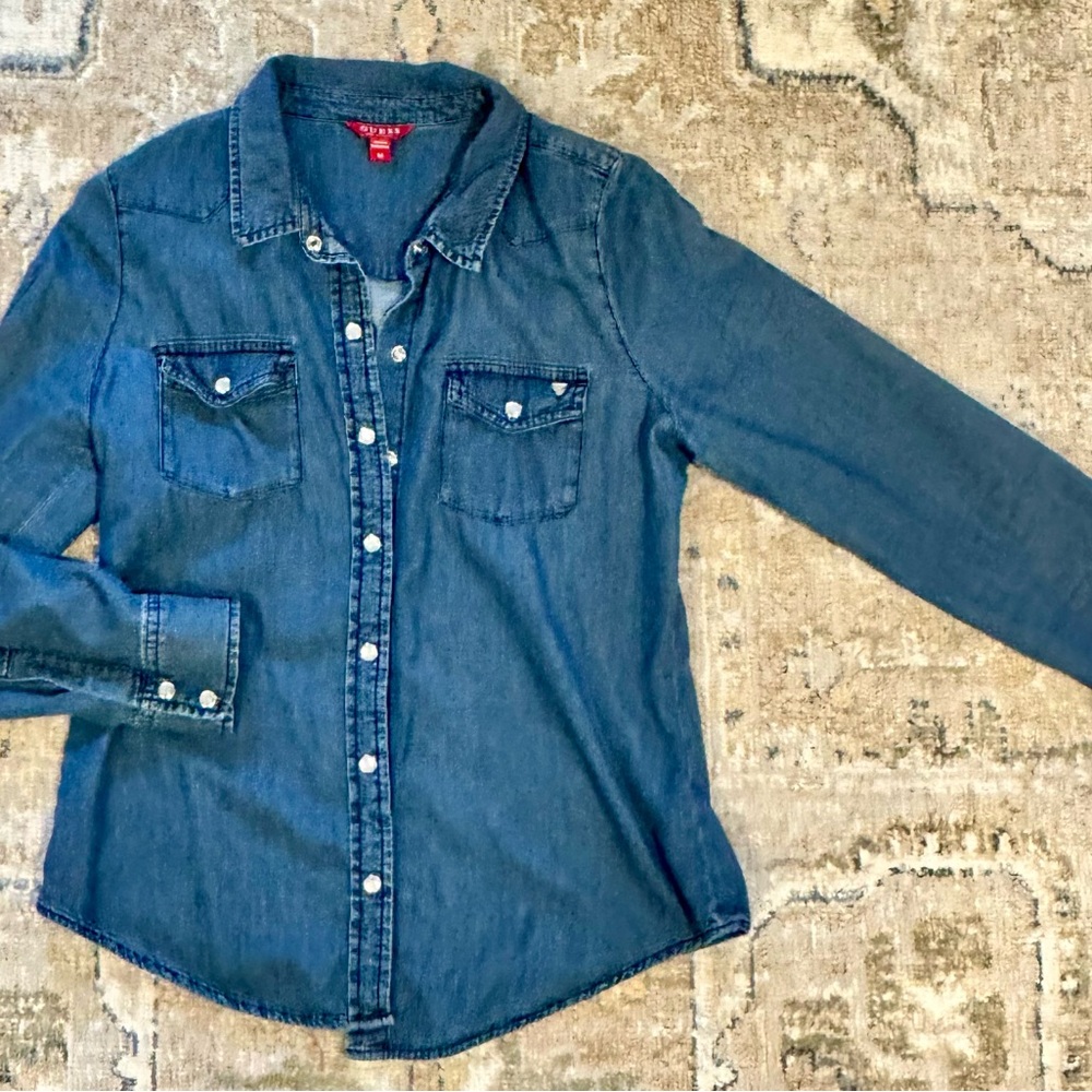 Guess Button-Down Shirt size Medium excellent condition